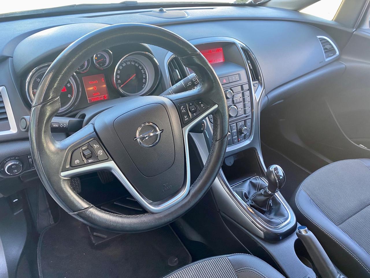 Opel Astra 1.7 CDTI 110CV - 2013