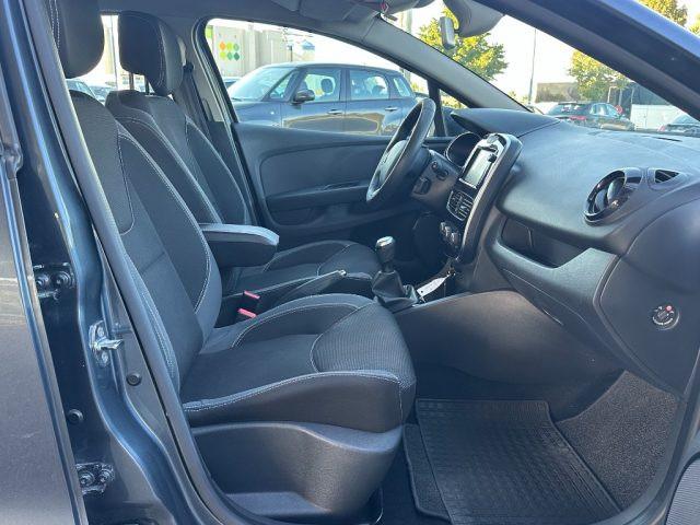 RENAULT Clio 1.2 75 CV 5P. Duel