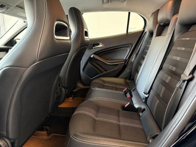 MERCEDES-BENZ GLA 200 d Automatic 4Matic Sport