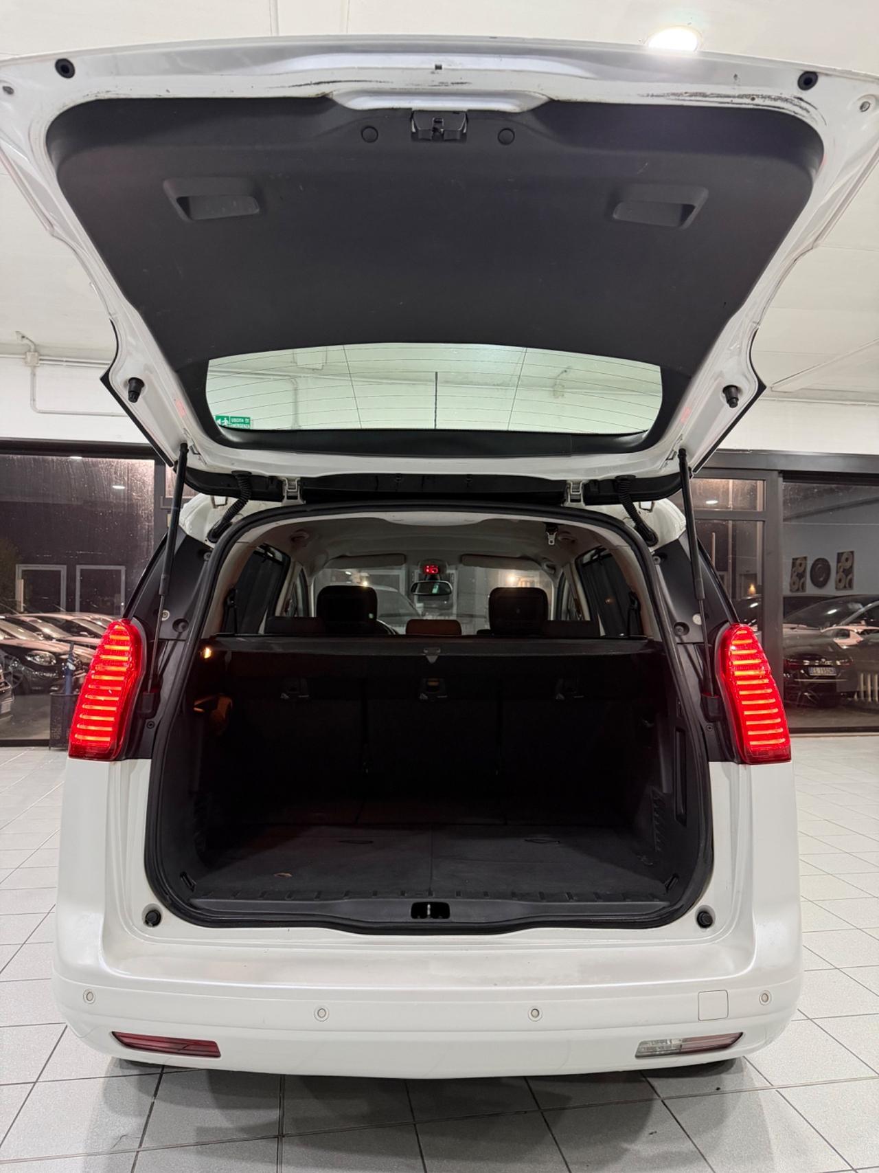 Peugeot 5008 1.6 e-HDi 112CV Stop&Start cambio robotizzato Family