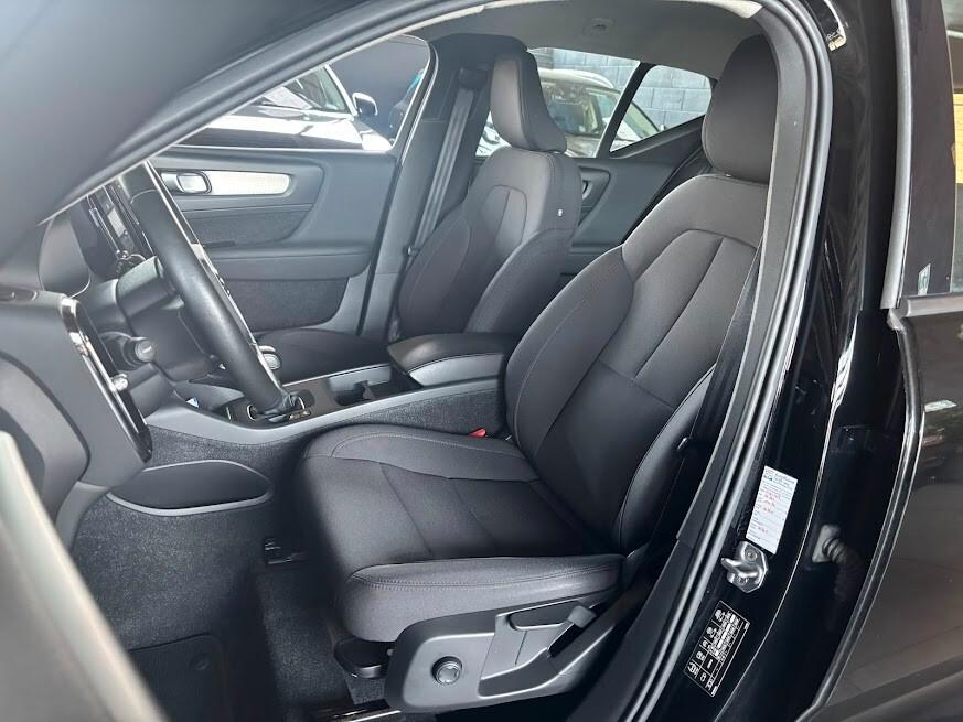 Volvo XC40 T2 Momentum Pro 129cv NEOPATENTATI