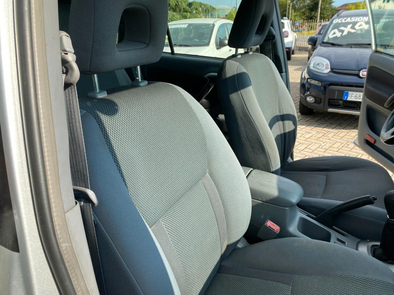 Toyota RAV 4 RAV4 2.0 Tdi D-4D cat 5 porte Sol