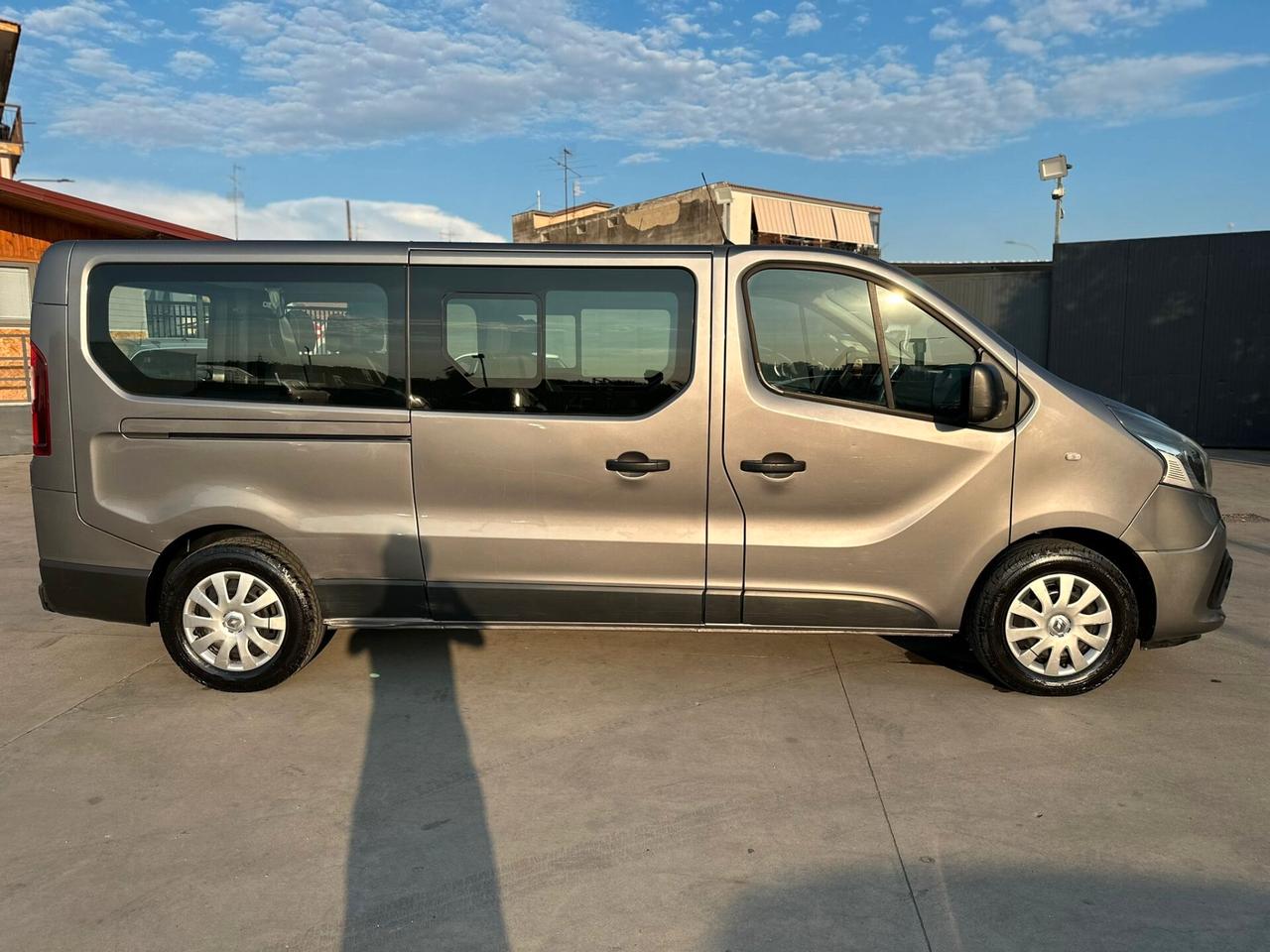 Renault Trafic 9 posti pulmino