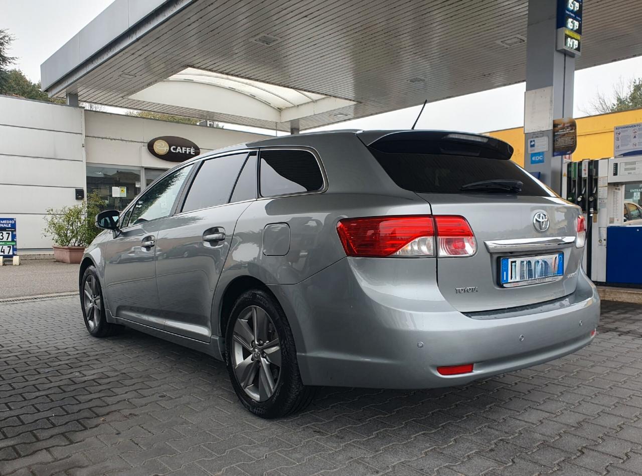 Toyota Avensis 2.0 D-4D Wagon Lounge