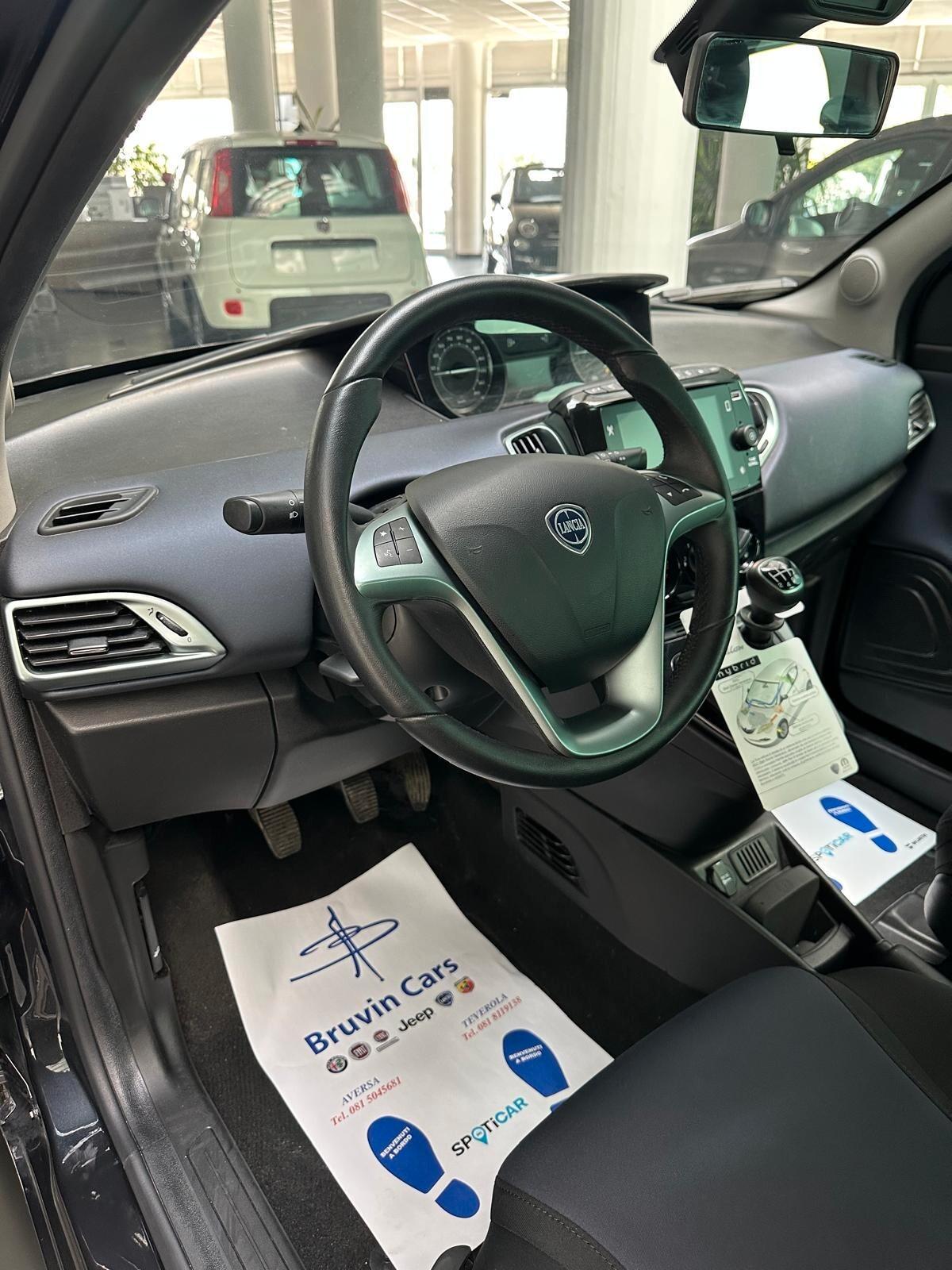 Lancia Ypsilon 1.0 FireFly 5 porte S&S Hybrid Platino
