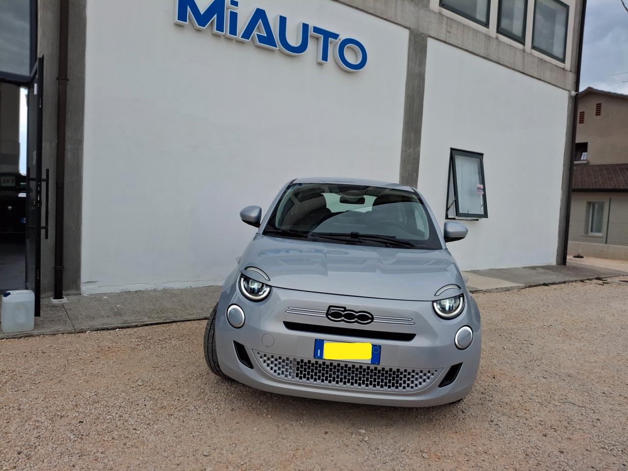 Fiat 500Hybrid, 3900€ANT. 233€MENS.