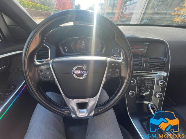 VOLVO XC60 D4 AWD doppio treno di gomme