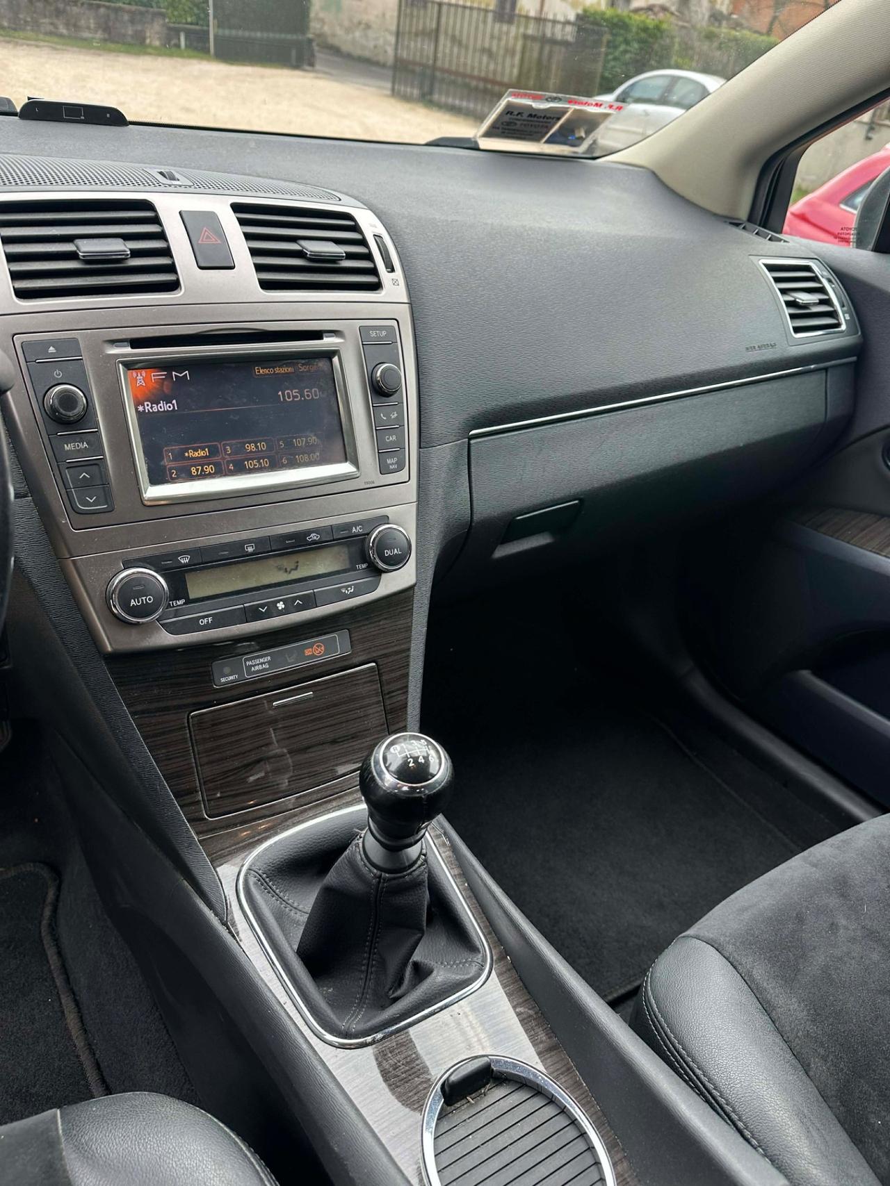 Toyota AVENSIS STYLE UNICOPR KMCERT GARAN