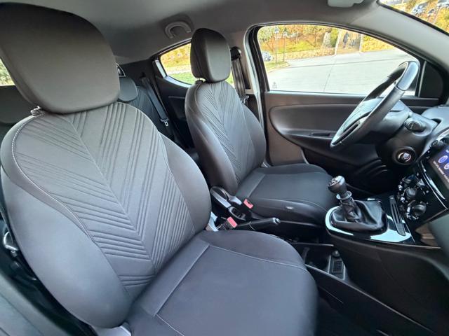 LANCIA Ypsilon HYBRID GOLD+NAVI+SENSORI PARK+5 POSTI