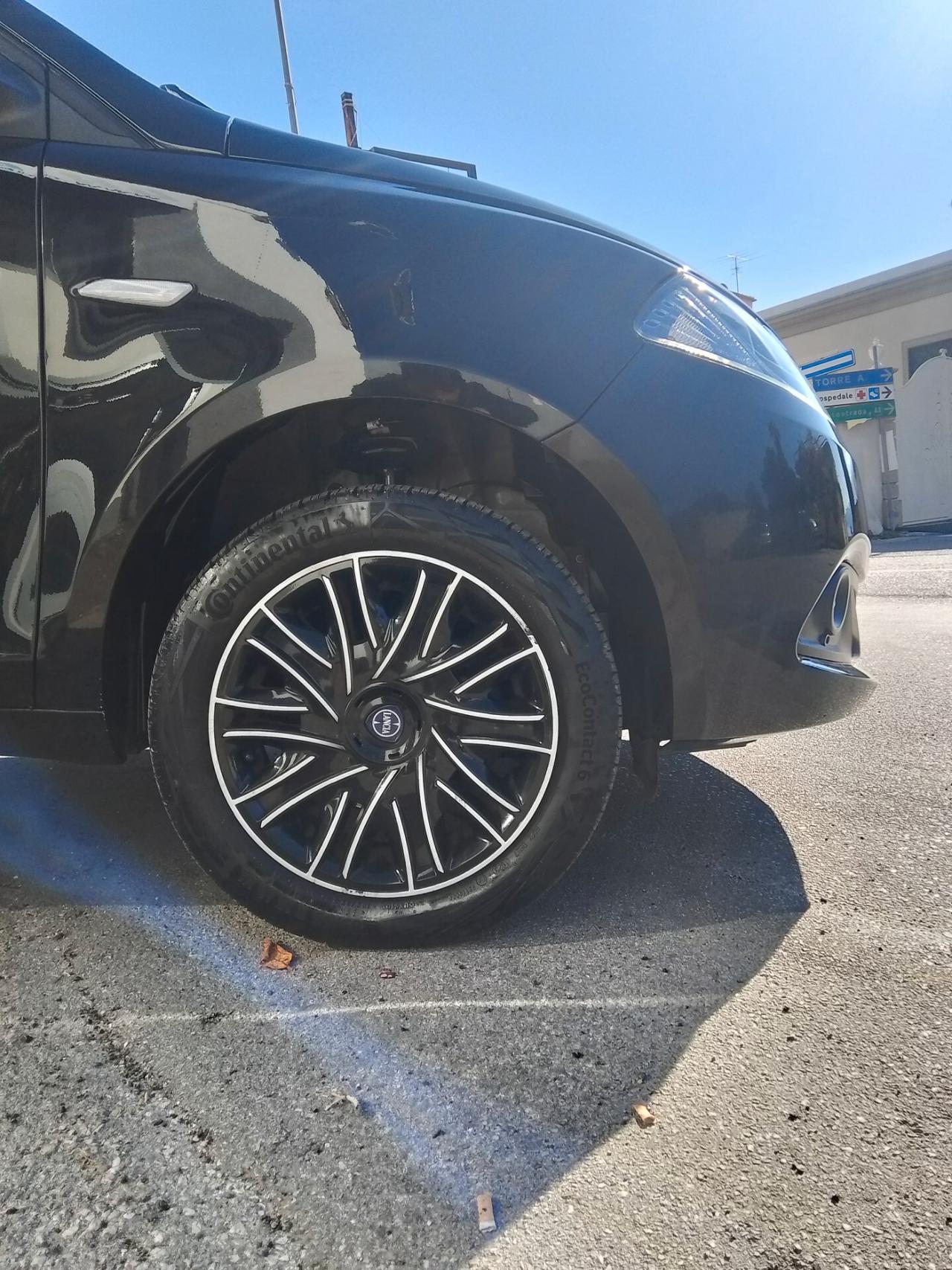 Lancia Ypsilon 1.0 FireFly 5 porte S&S Hybrid Gold Plus