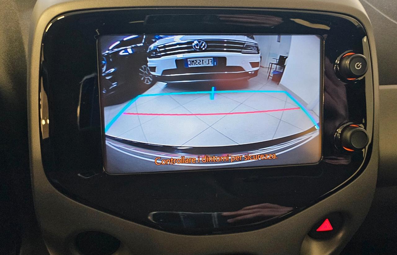 Toyota Aygo Connect 1.0 VVT-i 72 CV 5 porte x-wave grey