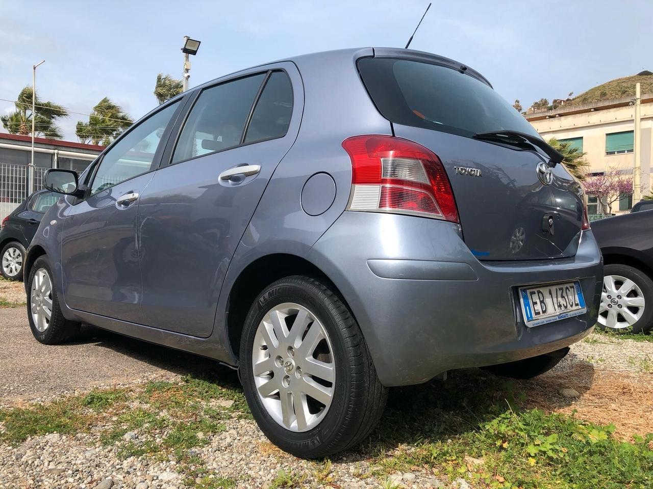 Toyota Yaris 1.3 -100 cv 5 porte Sol