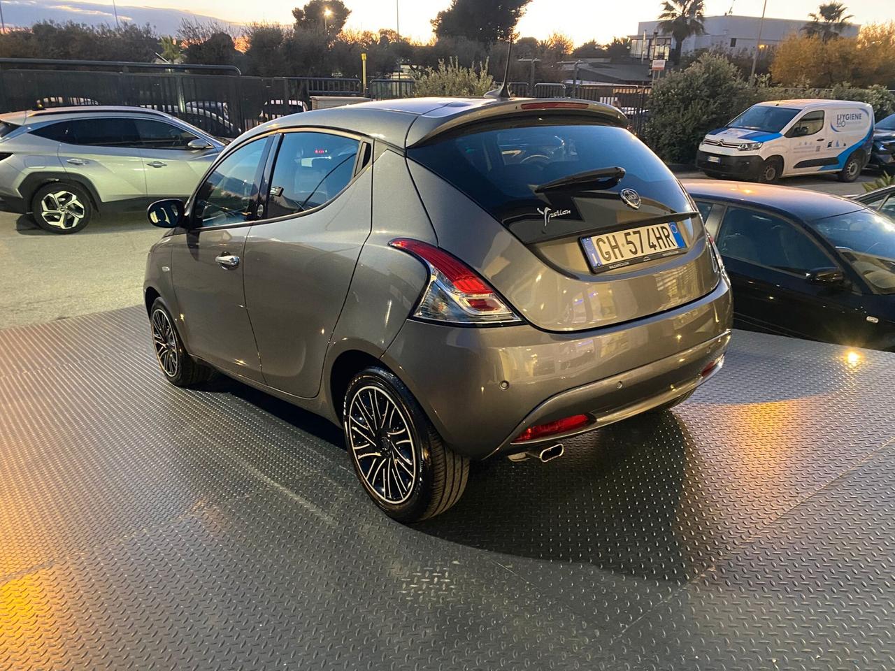 Lancia Ypsilon 1.0 FireFly 5 porte S&S Hybrid Ecochic Gold