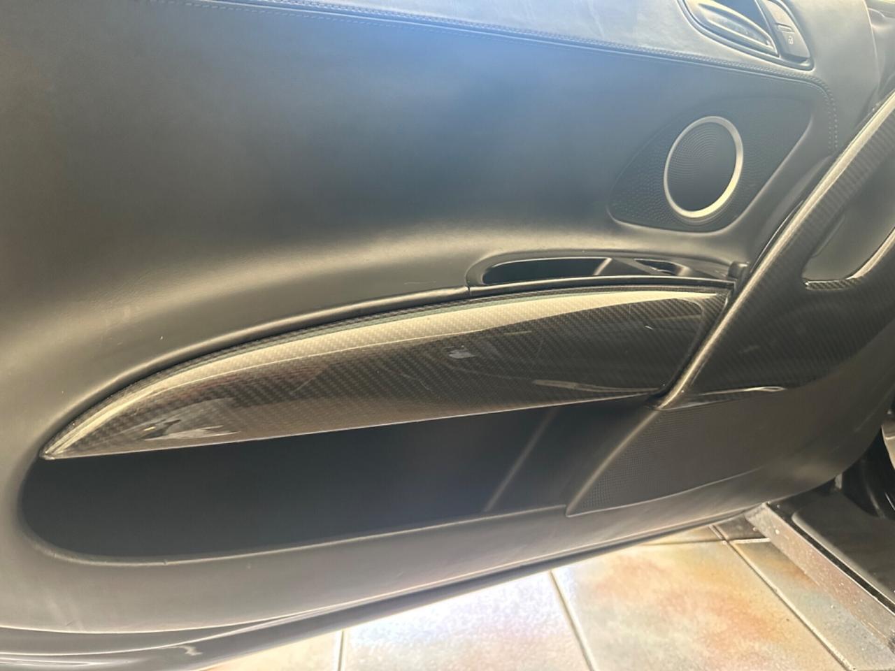 Audi R8 4.2 V8 FSI quattro R tronic/ PERFORMANCE