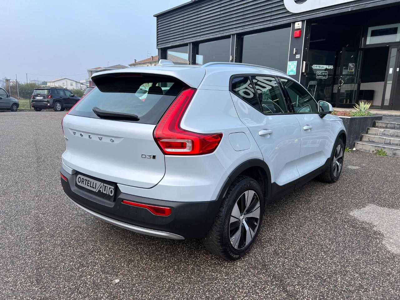 VOLVO XC40 D3 AWD Geartronic Momentum Pro IVA DEDUCIBILE