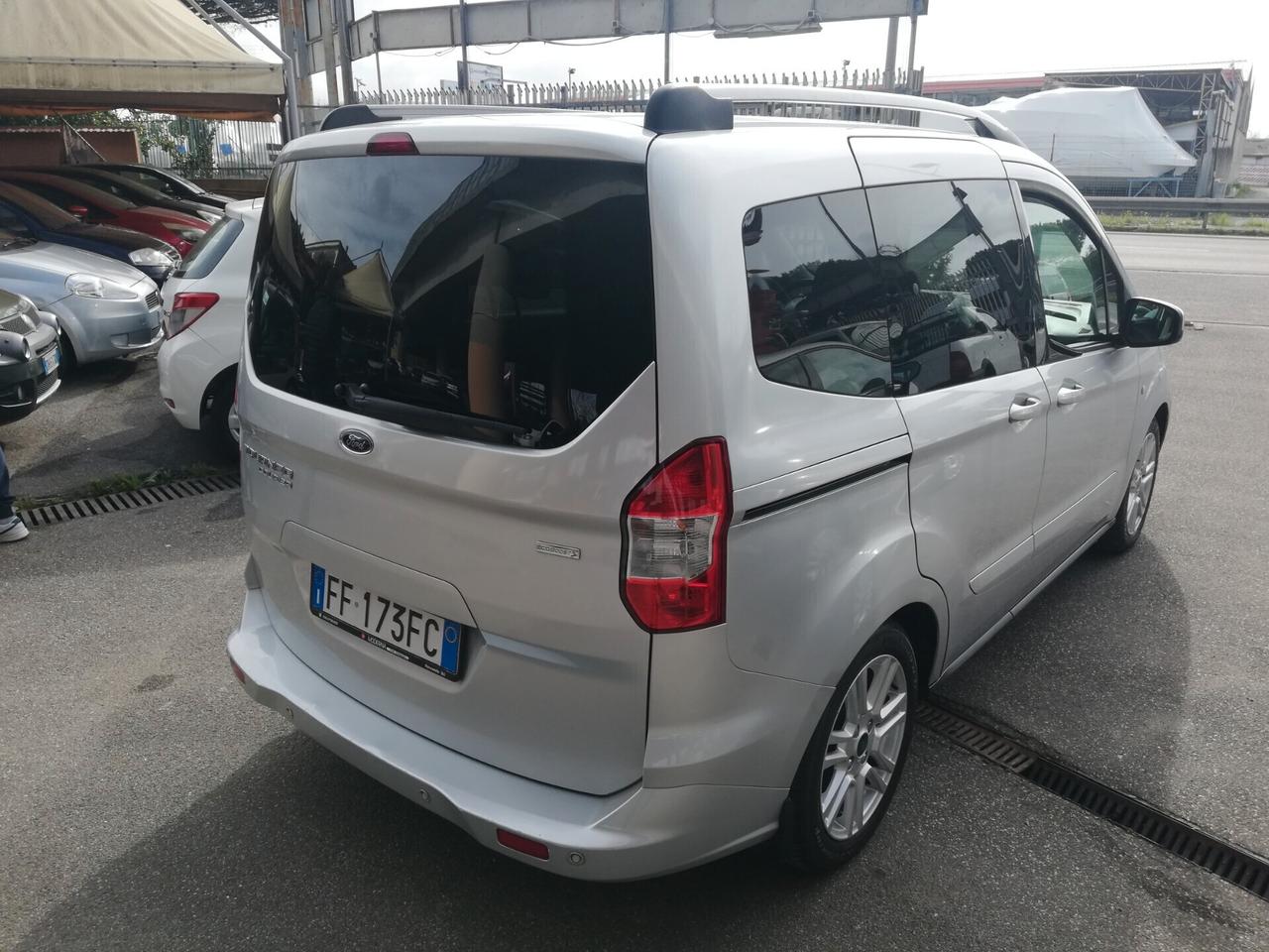 Ford Tourneo Courier 1.0 EcoBoost 100 CV Titanium