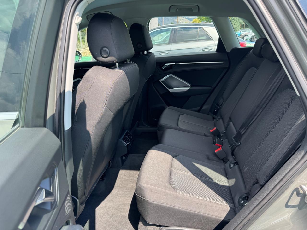Audi Q3 2.0 TDI 150 CV S tronic line Edition