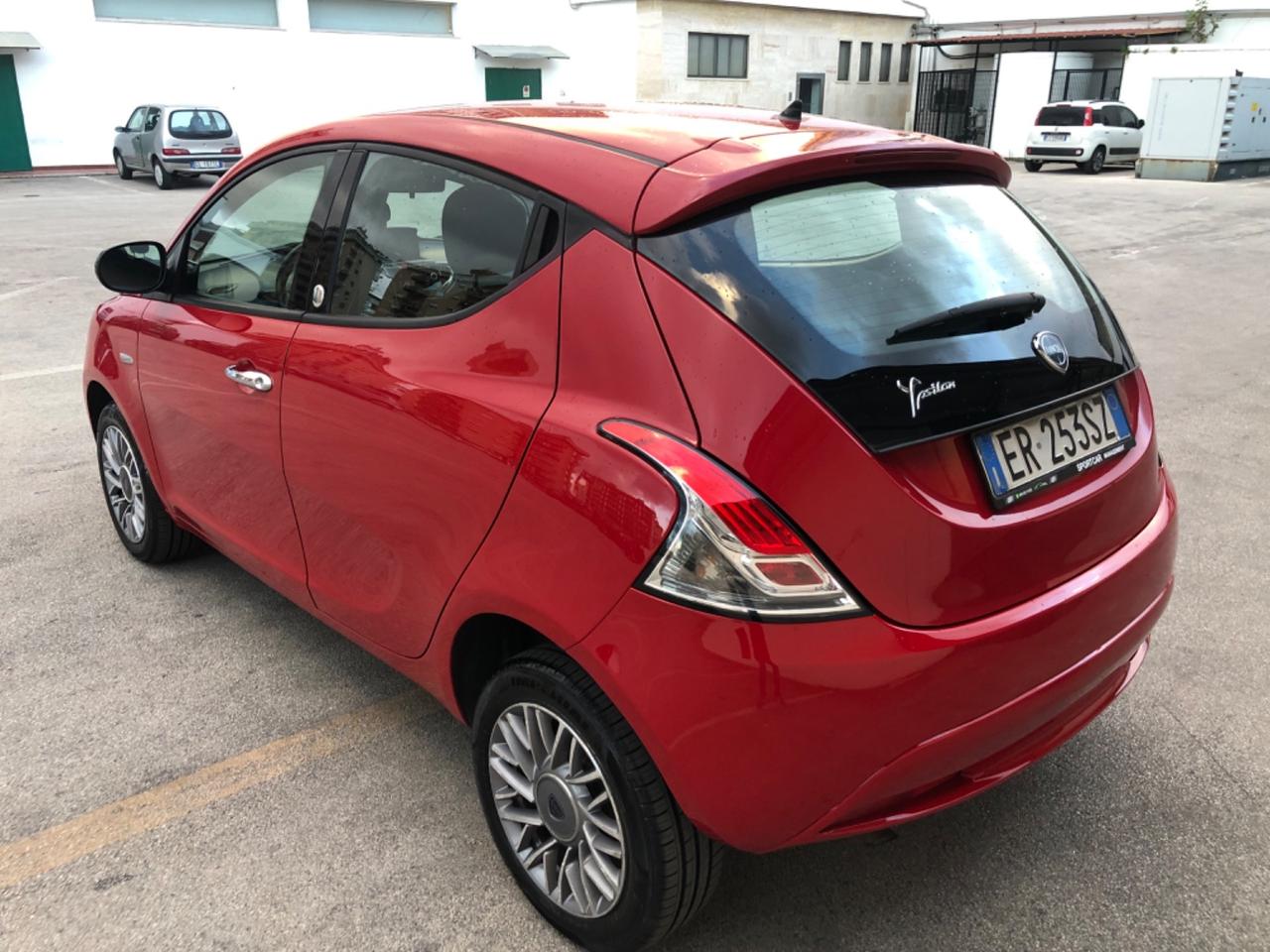 Lancia Ypsilon 0.9 TwinAir benzina/metano Ecochic