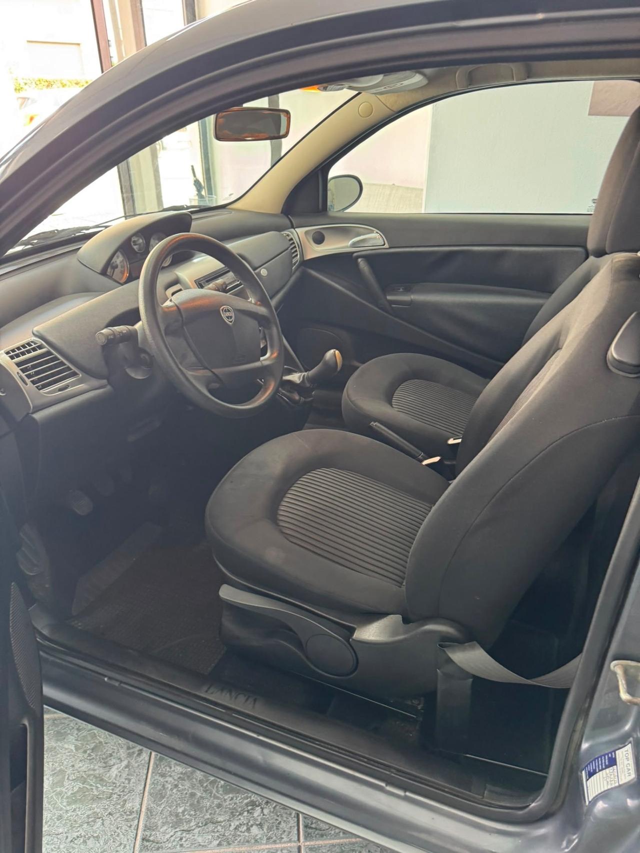 Lancia Ypsilon 1.3 MJT 75 CV Argento