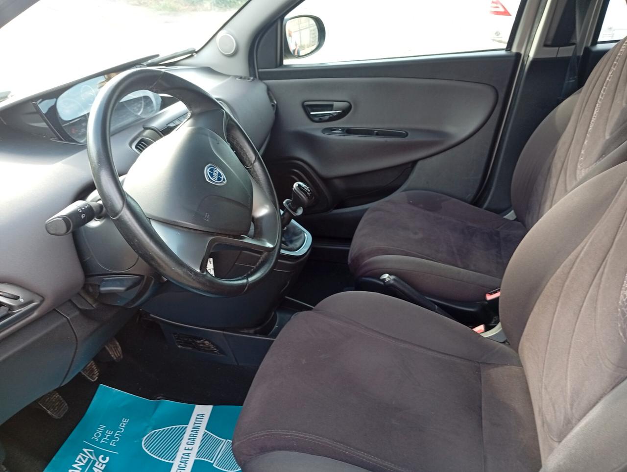 Lancia Ypsilon 1.2 69 CV Unyca