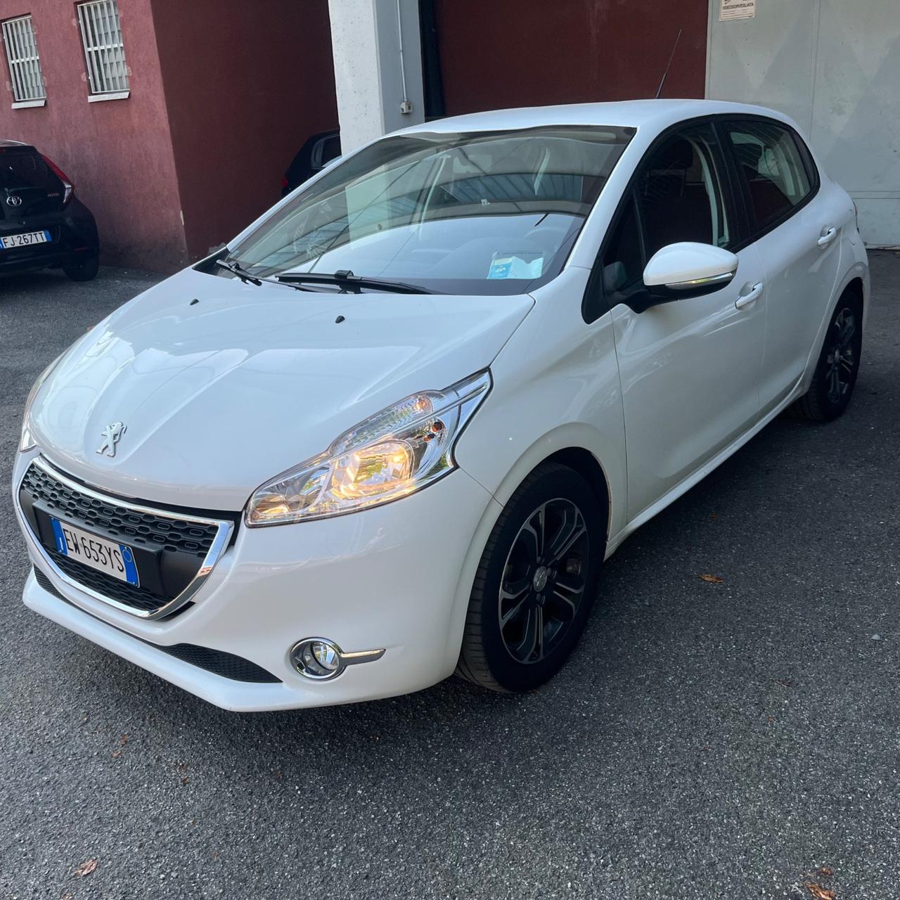 Peugeot 208 PureTech 82 5 porte Allure