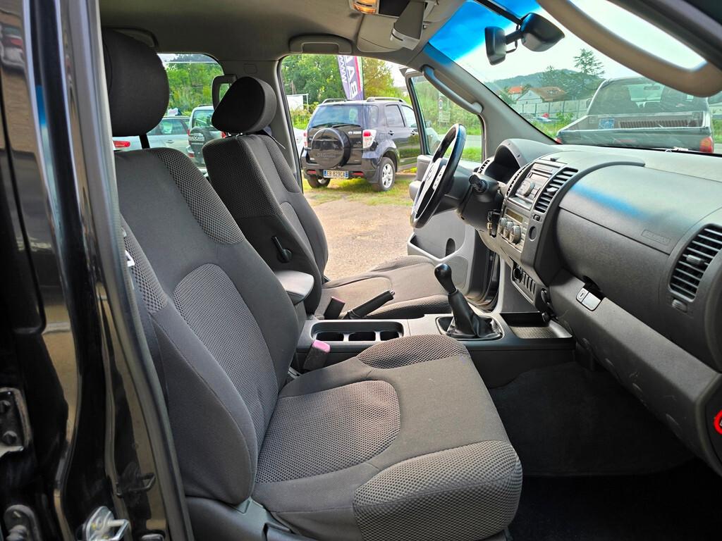 Nissan Navara 2.5 dCi 174CV "LE"