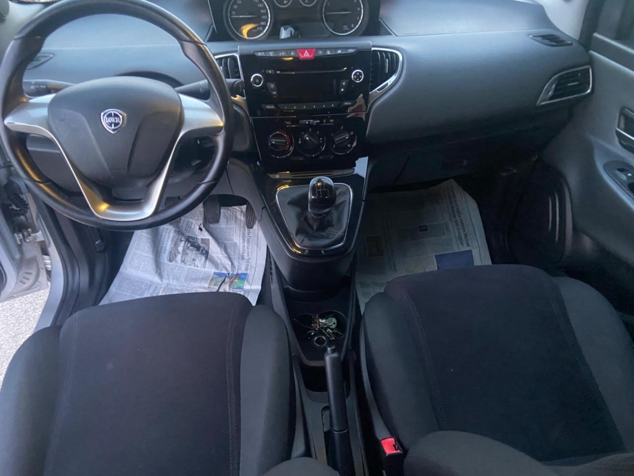 Lancia Ypsilon 1.2 69 CV 5 porte S&S Gold