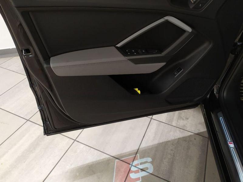 Audi Q3 Sportback 35 2.0 tdi Identity Black s-tronic