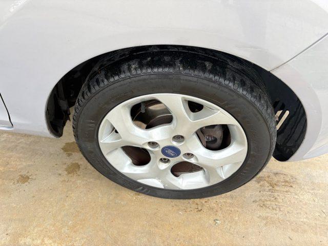 FORD Fiesta 1.4 TDCi 70CV 5 porte Titanium OK NEOPATENTATI