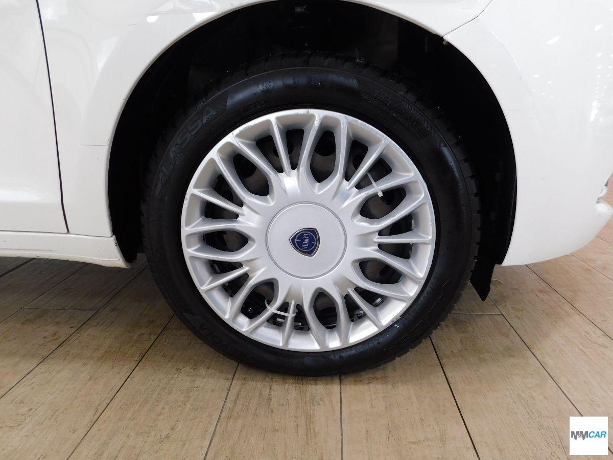 LANCIA - Ypsilon - 1.2 69 CV 5p. Silver
