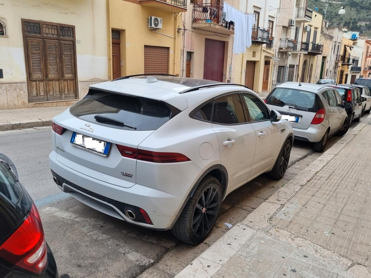 Jaguar E-Pace 2.0D 180 CV AWD aut. R-Dynamic S