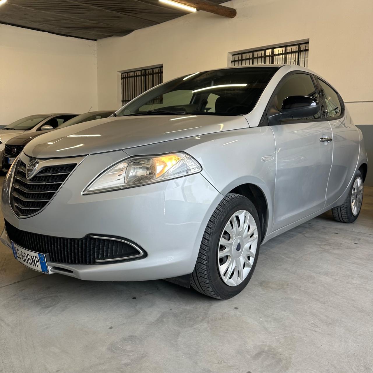 Lancia Ypsilon 1.2 69 CV 5 porte S&S Platinum