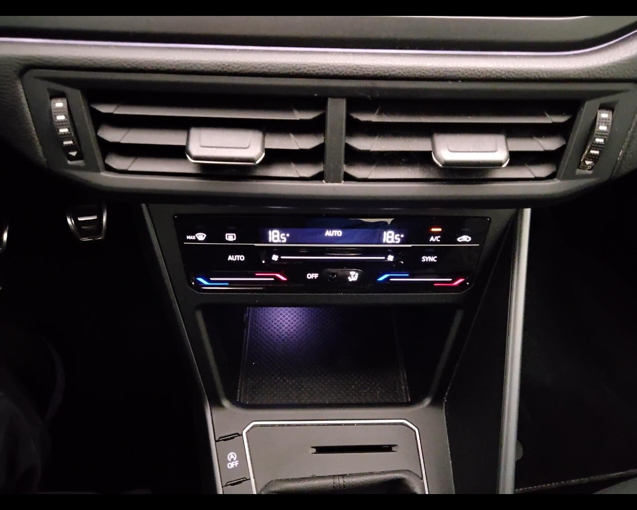 VOLKSWAGEN Polo VI 2022 - Polo 1.0 tsi R-Line 95cv