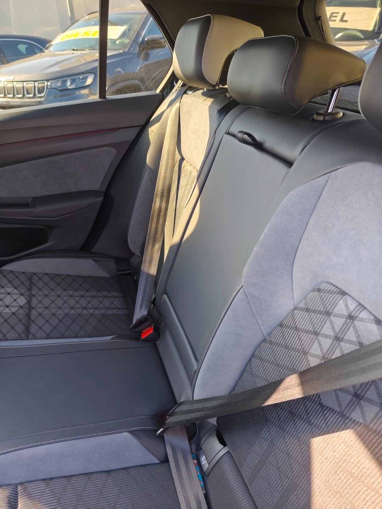 Volkswagen Golf 2.0 TDI 150 CV DSG SCR R-Line 11/2024