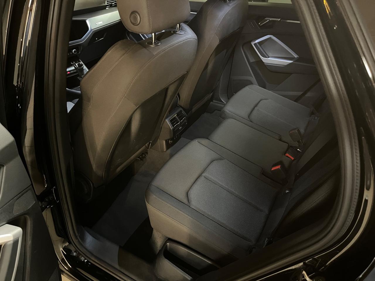 Audi Q3 SPB 35 TDI S-Line TOTAL BLACK!!