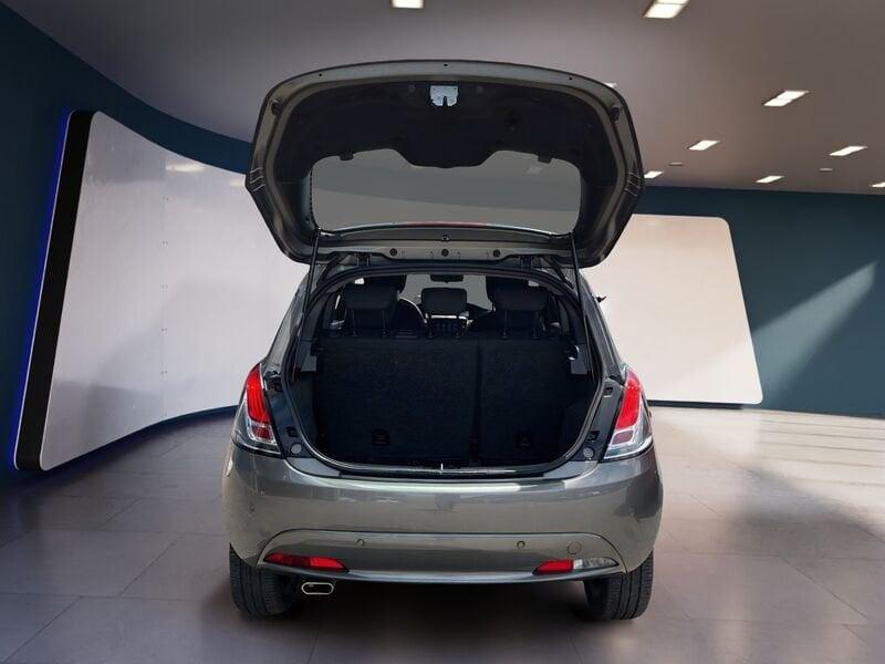 Lancia Ypsilon NUOVA My24 402 Platino 1.0