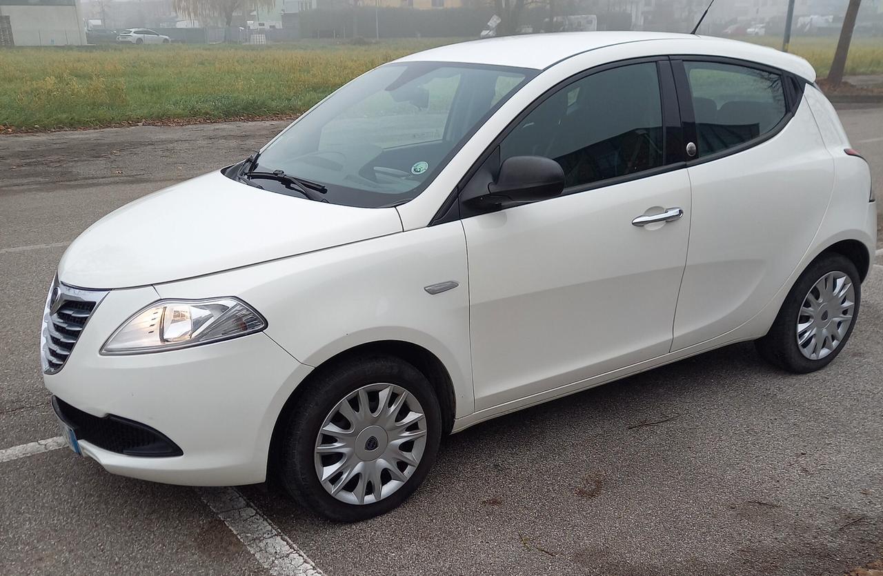 Lancia Ypsilon 1.2 69 CV 5 porte GPL Ecochic Silver