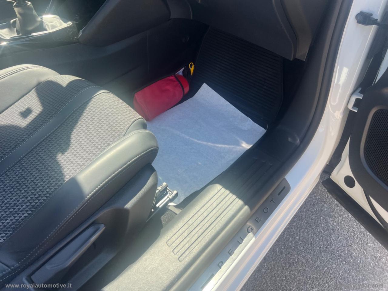 PEUGEOT 2008 BlueHDi 100 S&S GT Line