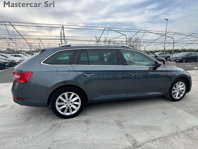 SKODA Superb Superb Wagon 2.0 tdi Executive 150cv dsg GE842CG