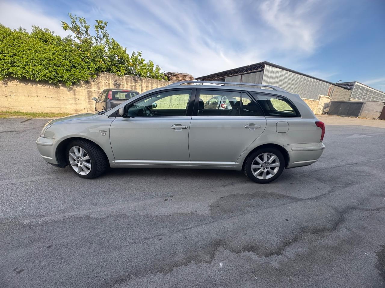 Toyota Avensis 2.0 D-4D 16V Station Wagon