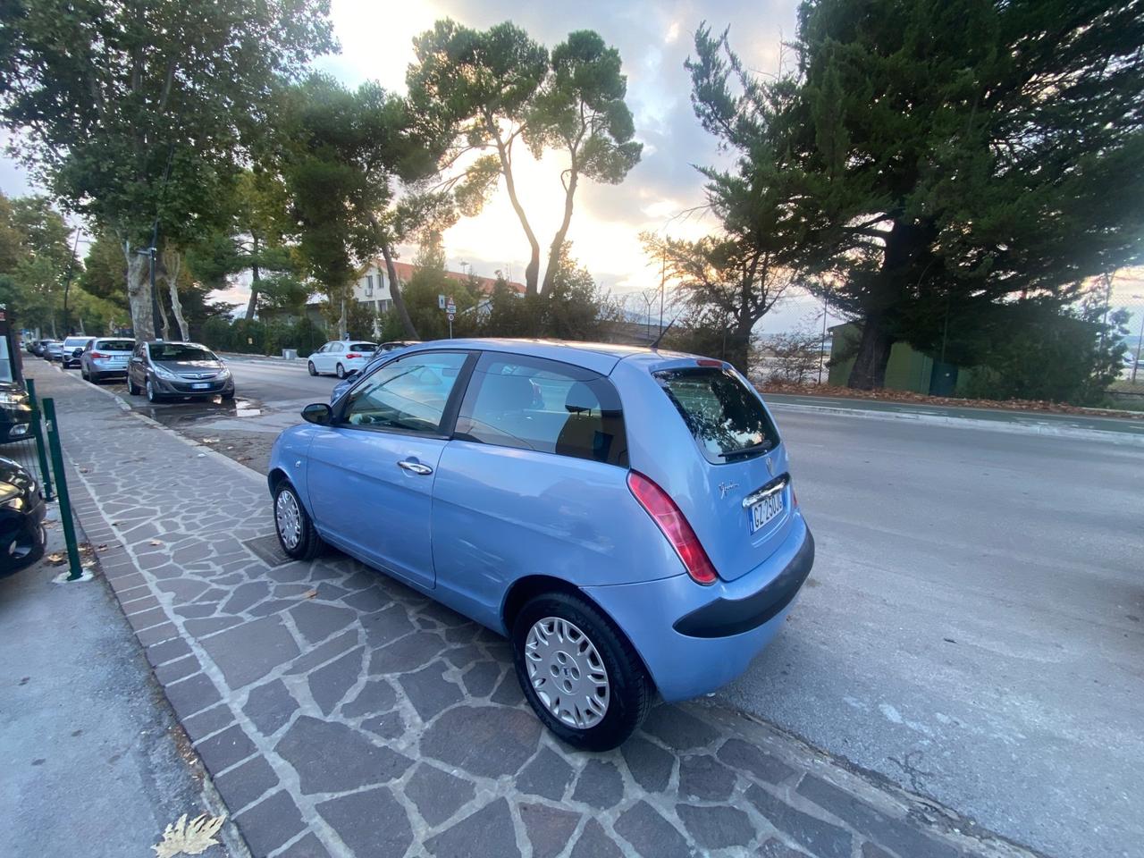 Lancia Ypsilon 1.3 MJT 75 CV Platino