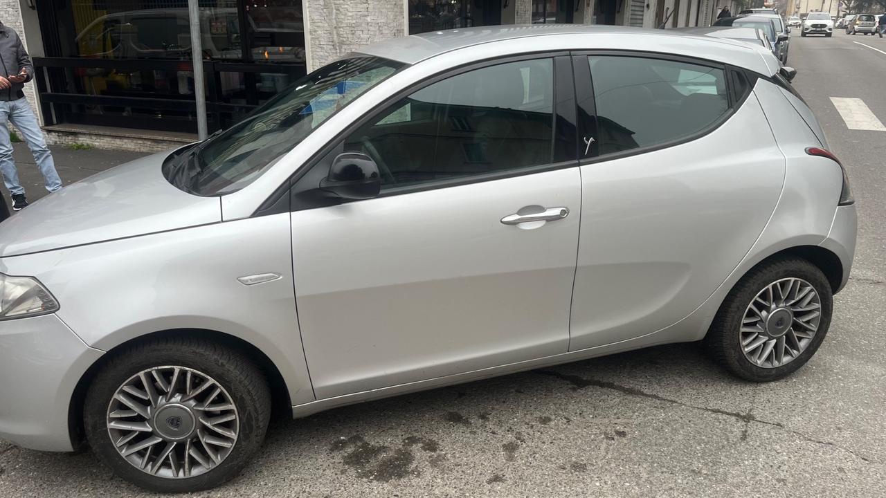 Lancia Ypsilon 1.2 69 CV 5 porte S&S Silver