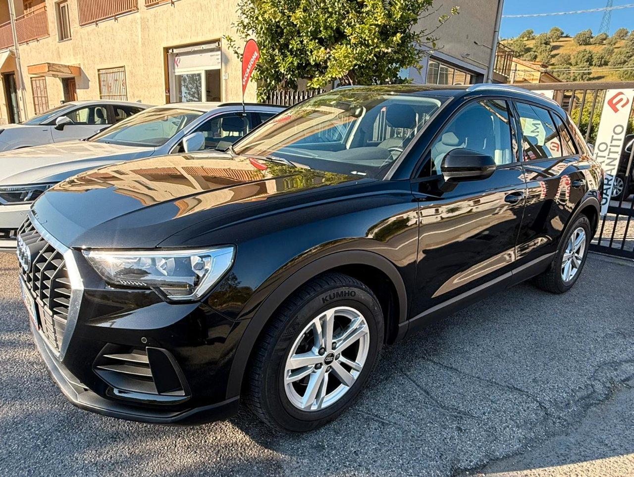 Audi Q3 35 2.0 tdi Business s-tronic