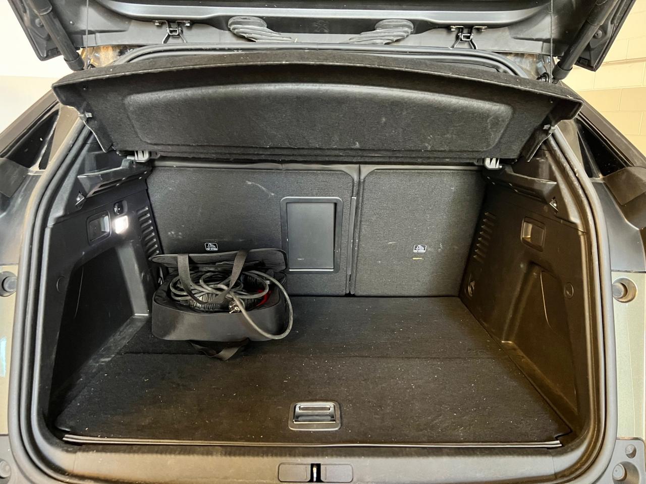 Peugeot 3008 Hybrid4 300 e-EAT8 GT