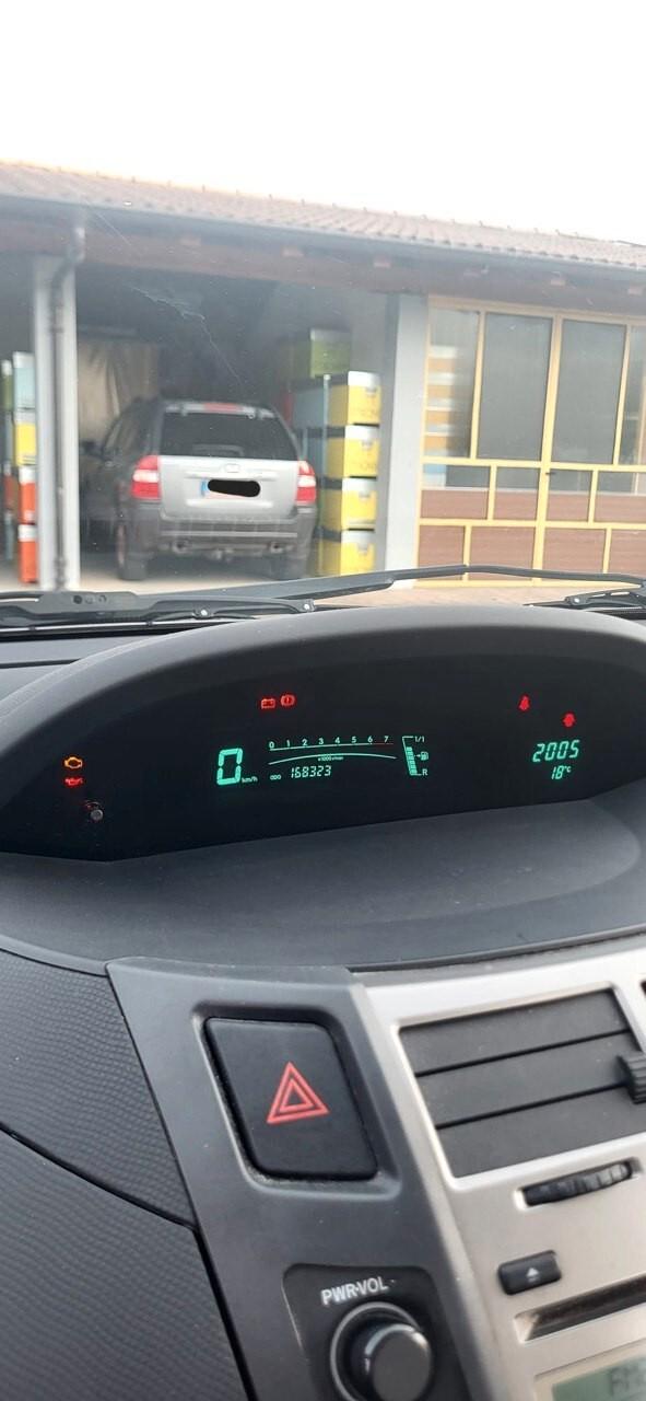Toyota Yaris 1.0 5 porte