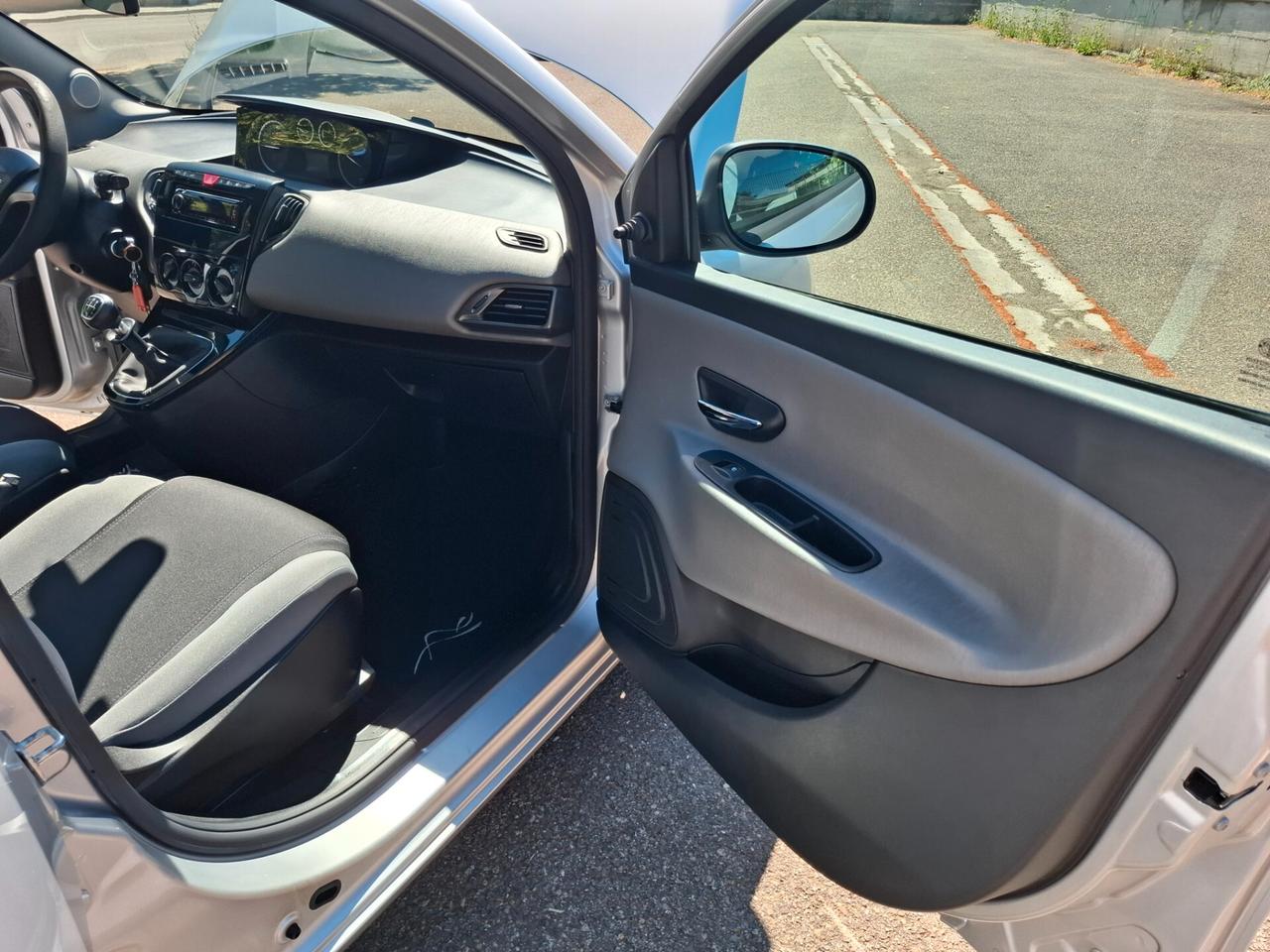 Lancia Ypsilon 1.2 69 CV 5 porte S&S Platinum