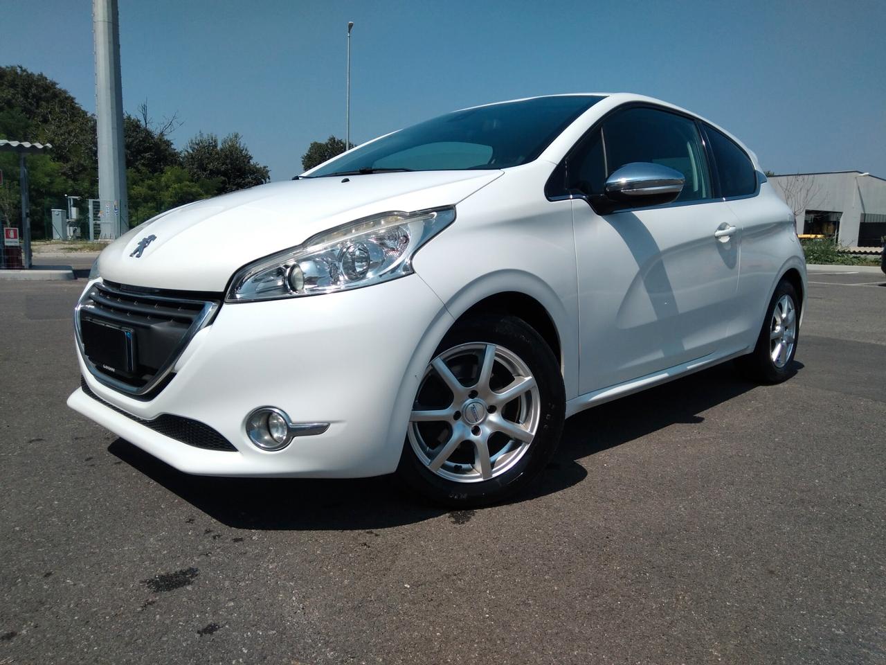 Peugeot 208 1.6 e-HDi 115 CV Stop&Start 3 porte Allure 6marce