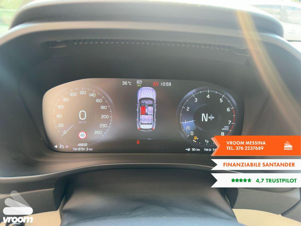 VOLVO XC40 (2017-->) XC40 T3 Momentum Pro