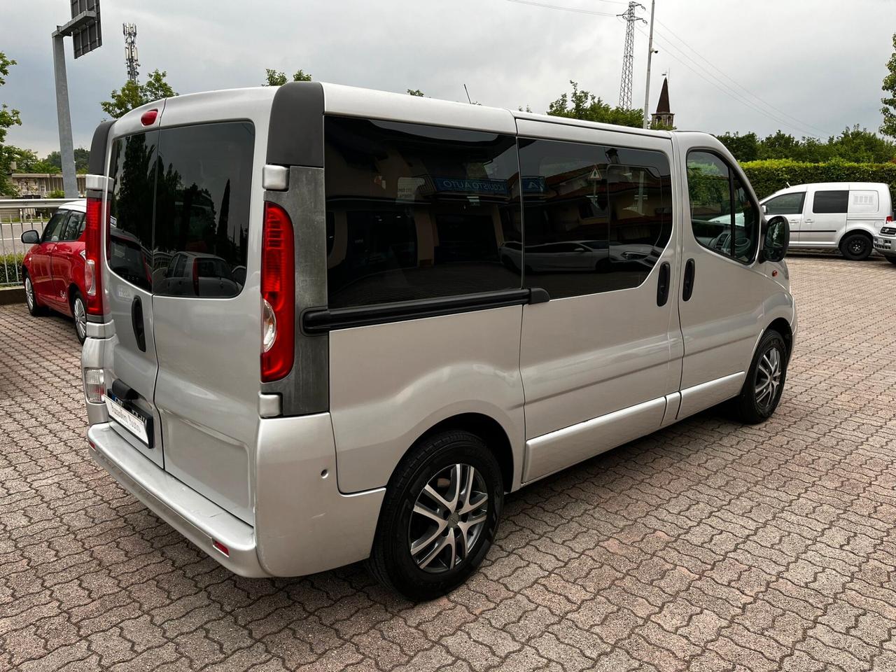 OPEL VIVARO 2.0 CDTI 9/POSTI SI A NEOPATENTATI