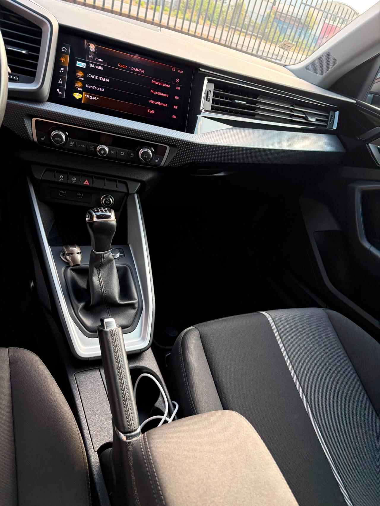 Audi A1 citycarver 30 TFSI Identity Contrast